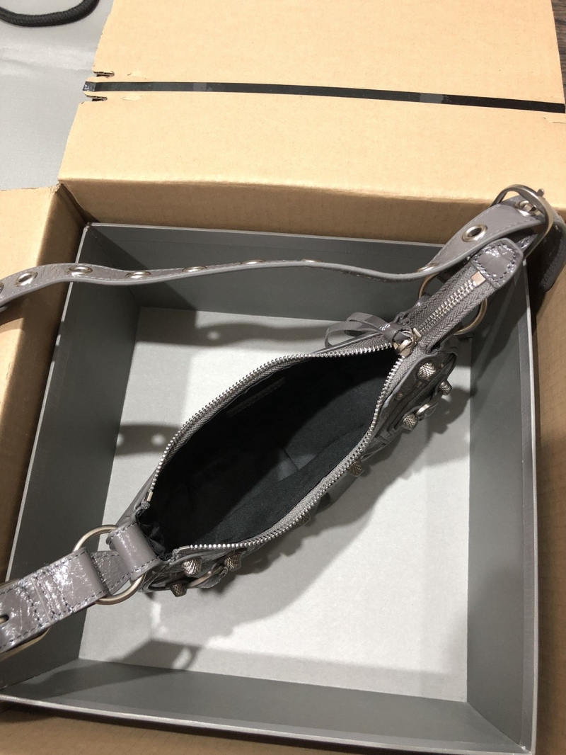 Ba1en*iaga le cagole bags